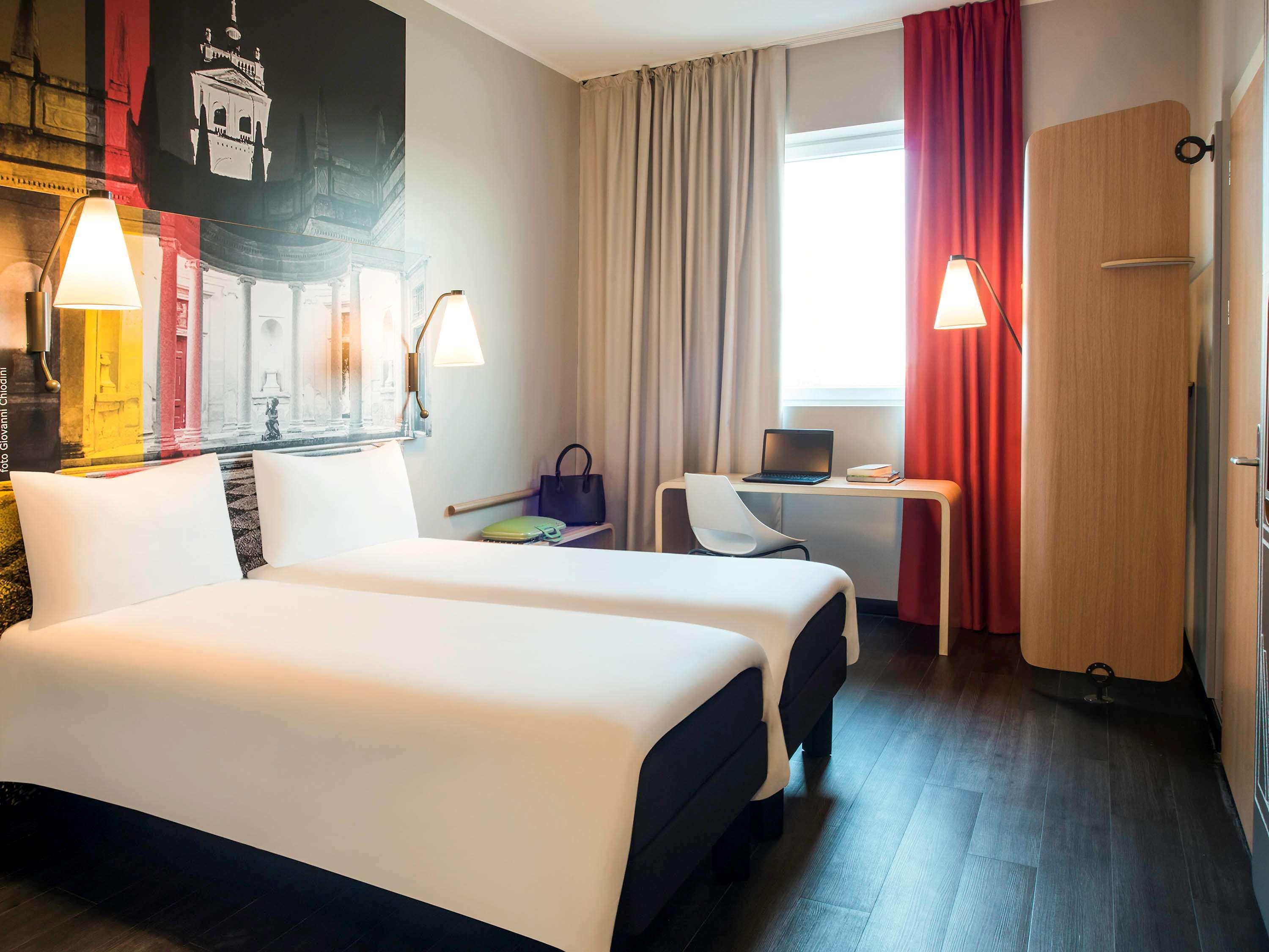 Hotel Ibis Milano Fiera Lainate Exterior foto
