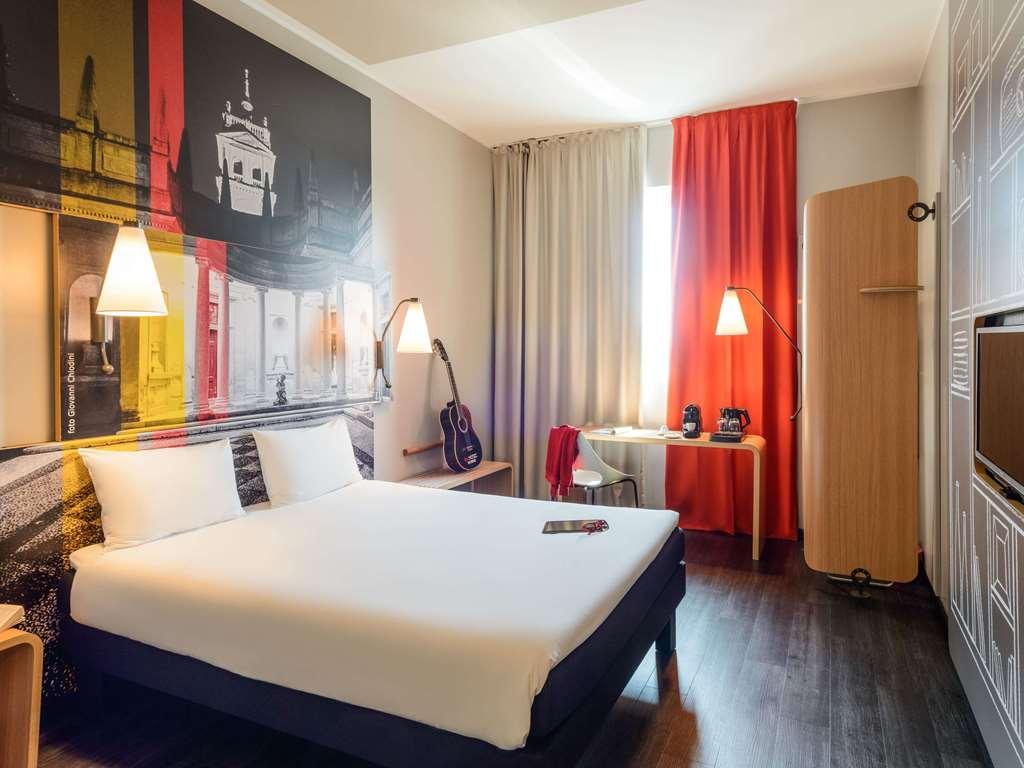 Hotel Ibis Milano Fiera Lainate Habitación foto