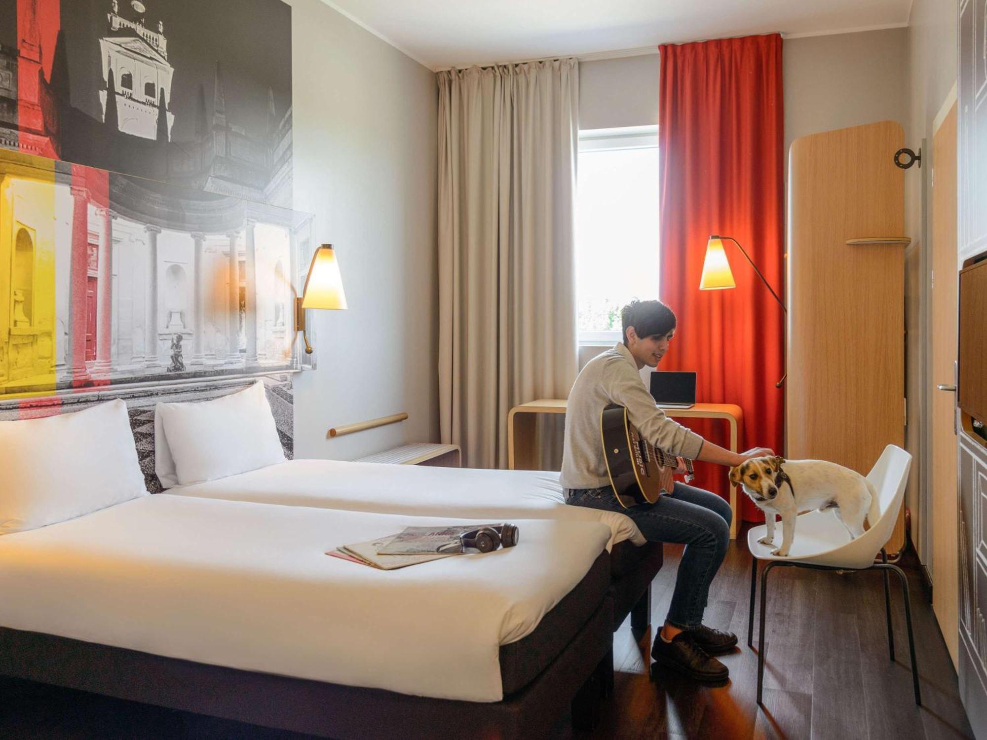Hotel Ibis Milano Fiera Lainate Exterior foto