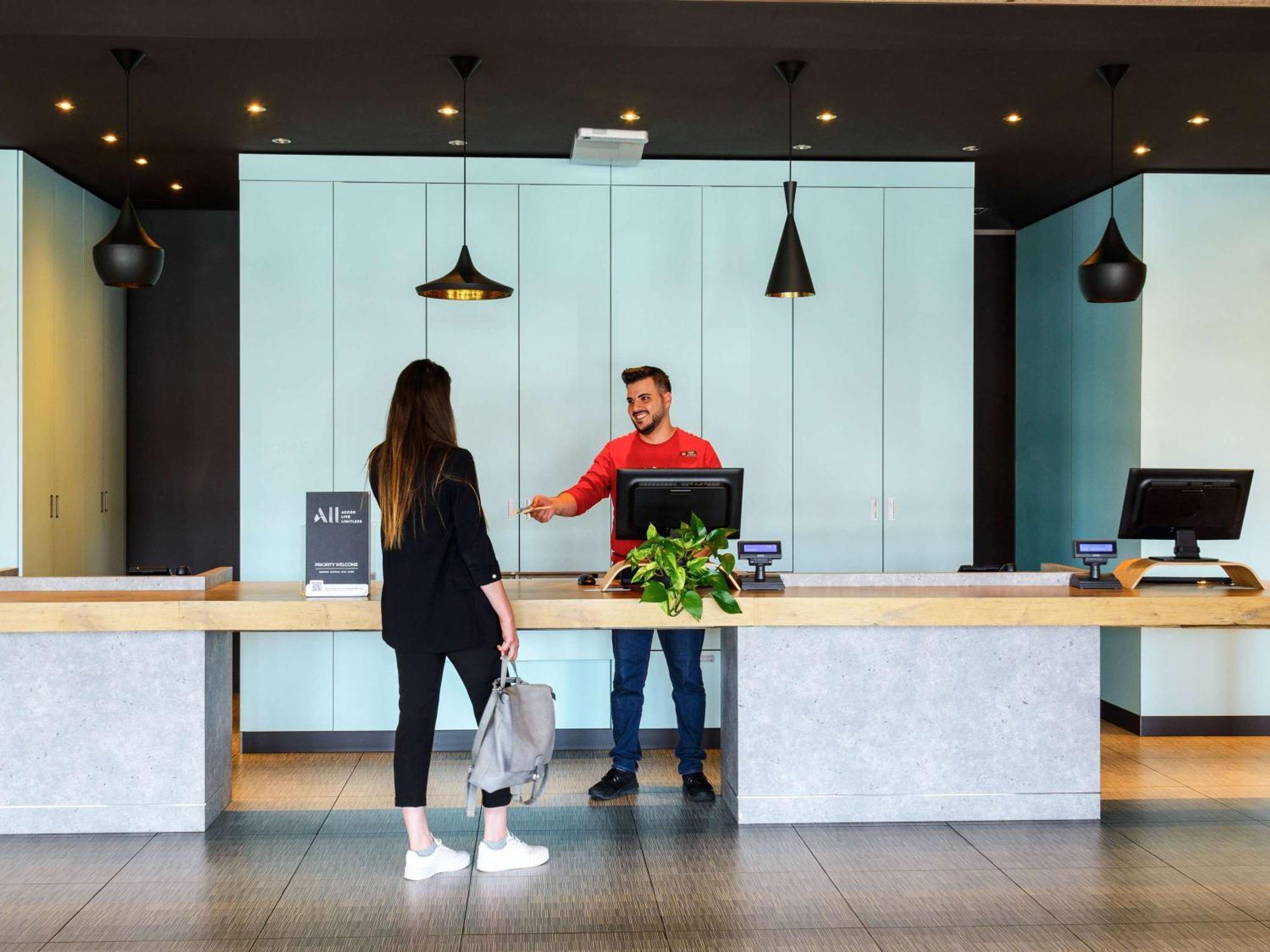 Hotel Ibis Milano Fiera Lainate Exterior foto