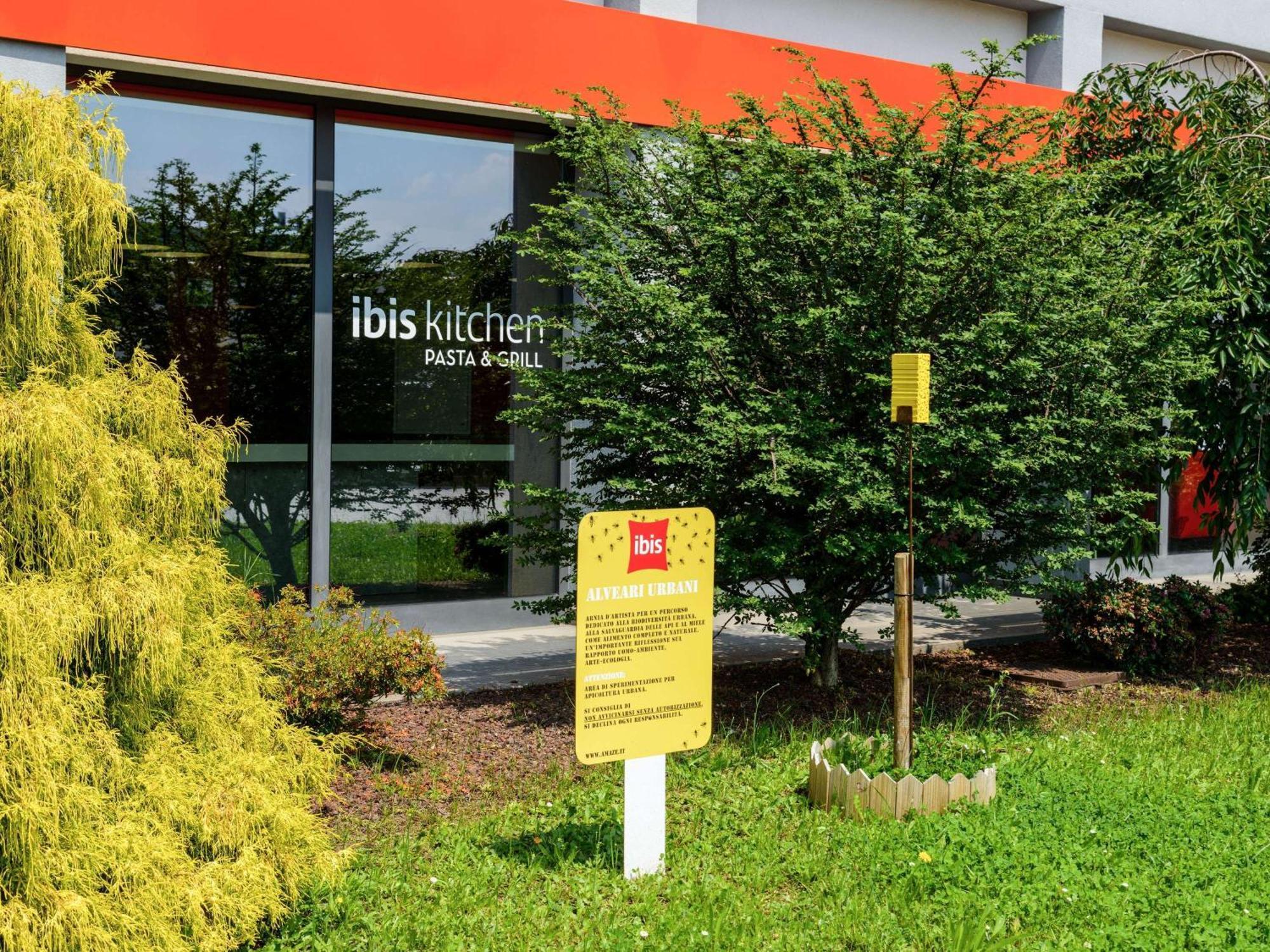 Hotel Ibis Milano Fiera Lainate Exterior foto