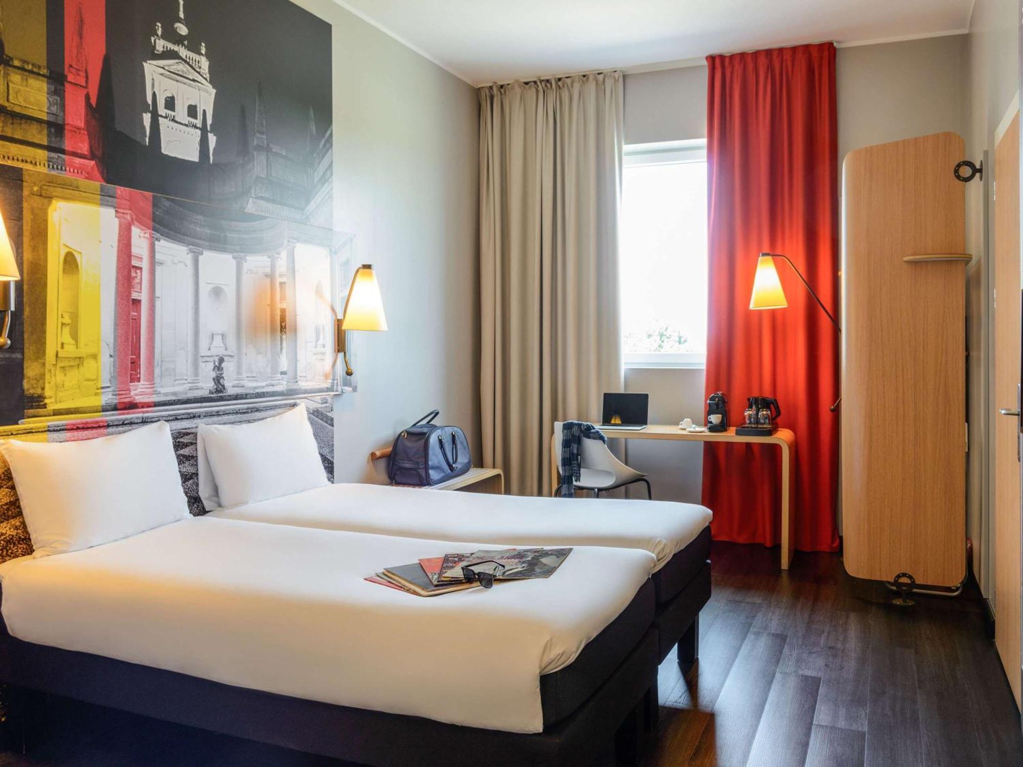 Hotel Ibis Milano Fiera Lainate Exterior foto