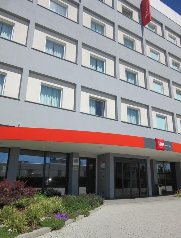 Hotel Ibis Milano Fiera Lainate Exterior foto