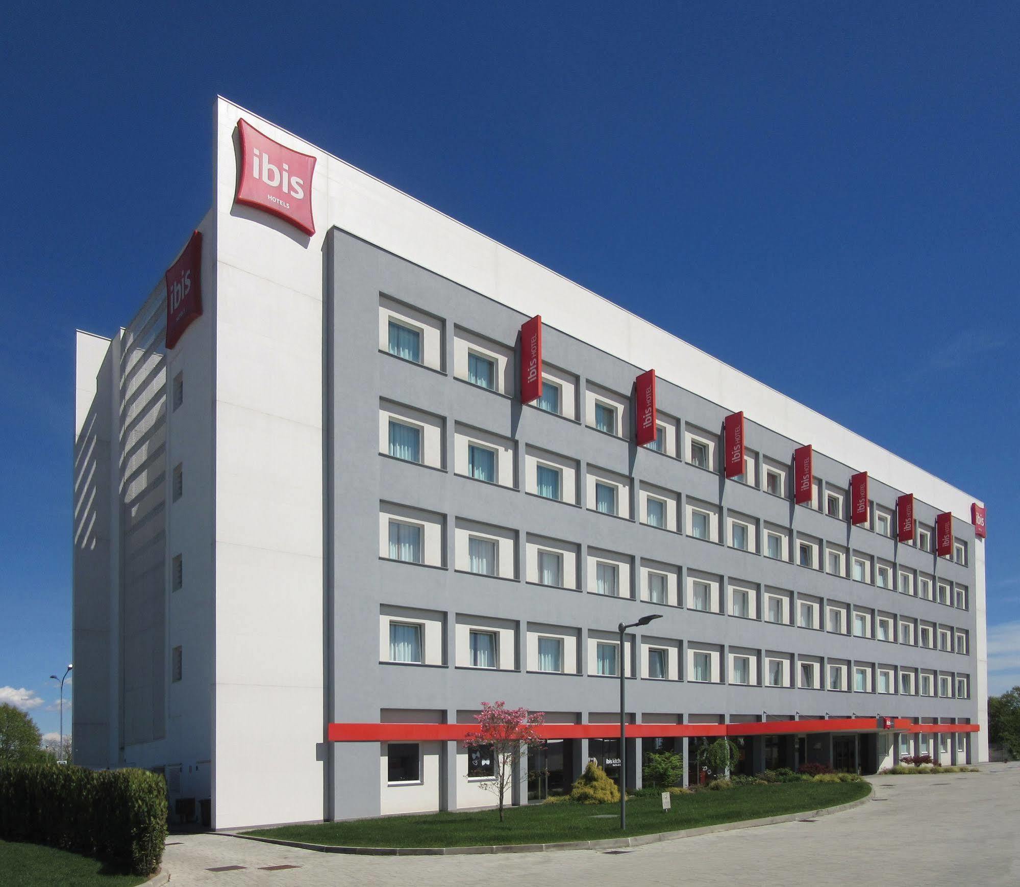 Hotel Ibis Milano Fiera Lainate Exterior foto