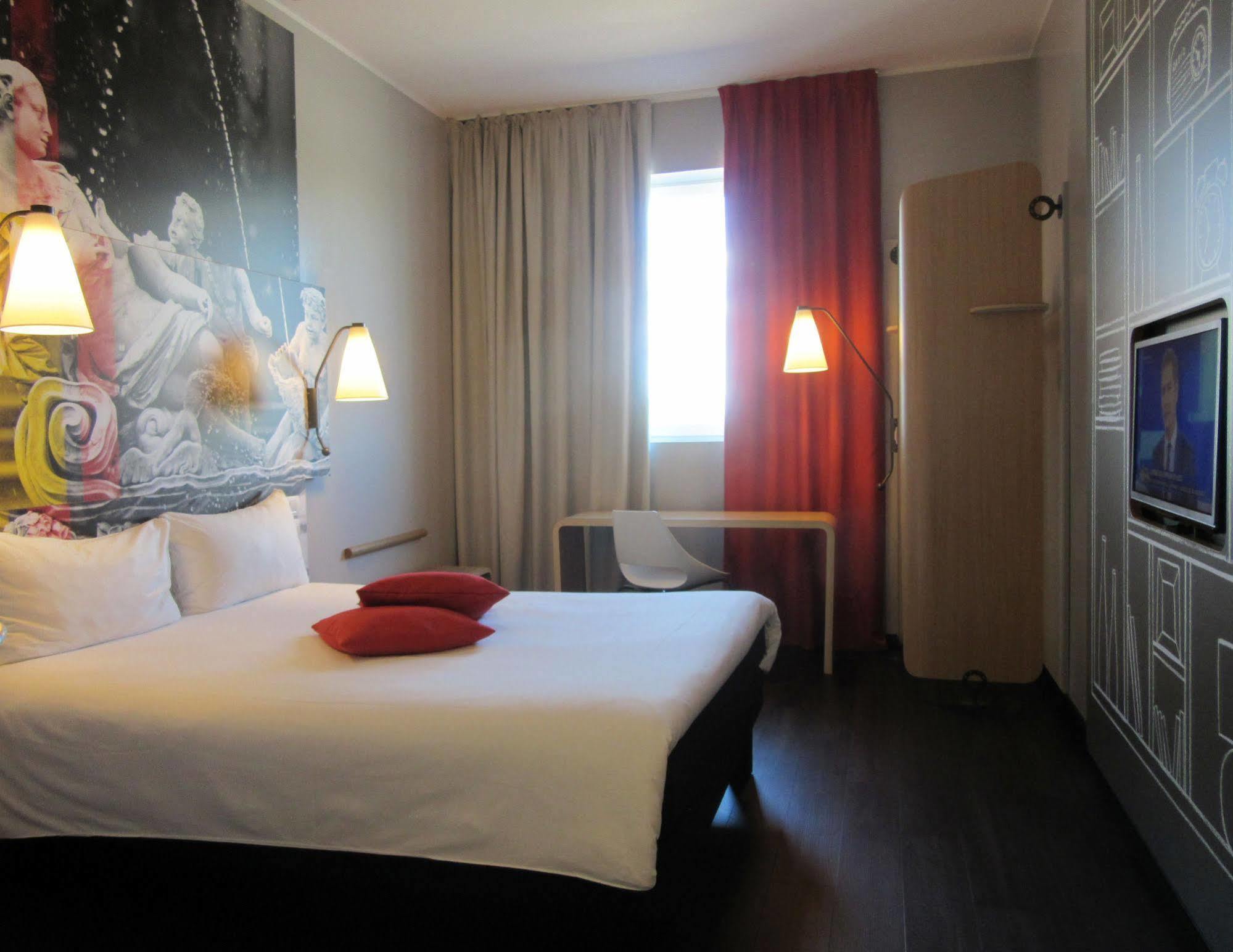 Hotel Ibis Milano Fiera Lainate Exterior foto